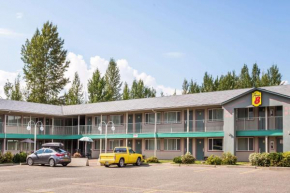 Гостиница Super 8 by Wyndham Quesnel BC  Квензель